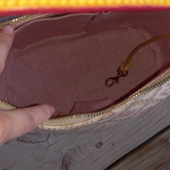 ❌️🚫 SOLD! Dooney & Bourke Vintage Coated Cotton Crossword Bucket Bag & Wallet - Picture 10 of 16